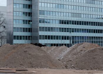 Gewerbeimmobilien 2026: Was KMU-Bauherren wissen müssen
