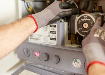 Verstopfte Abflüsse im Gewerbebetrieb: Wann Profis ran müssen