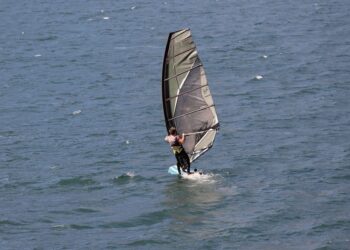 Windsurfen: Technik, Ausrüstung und die besten Reviere